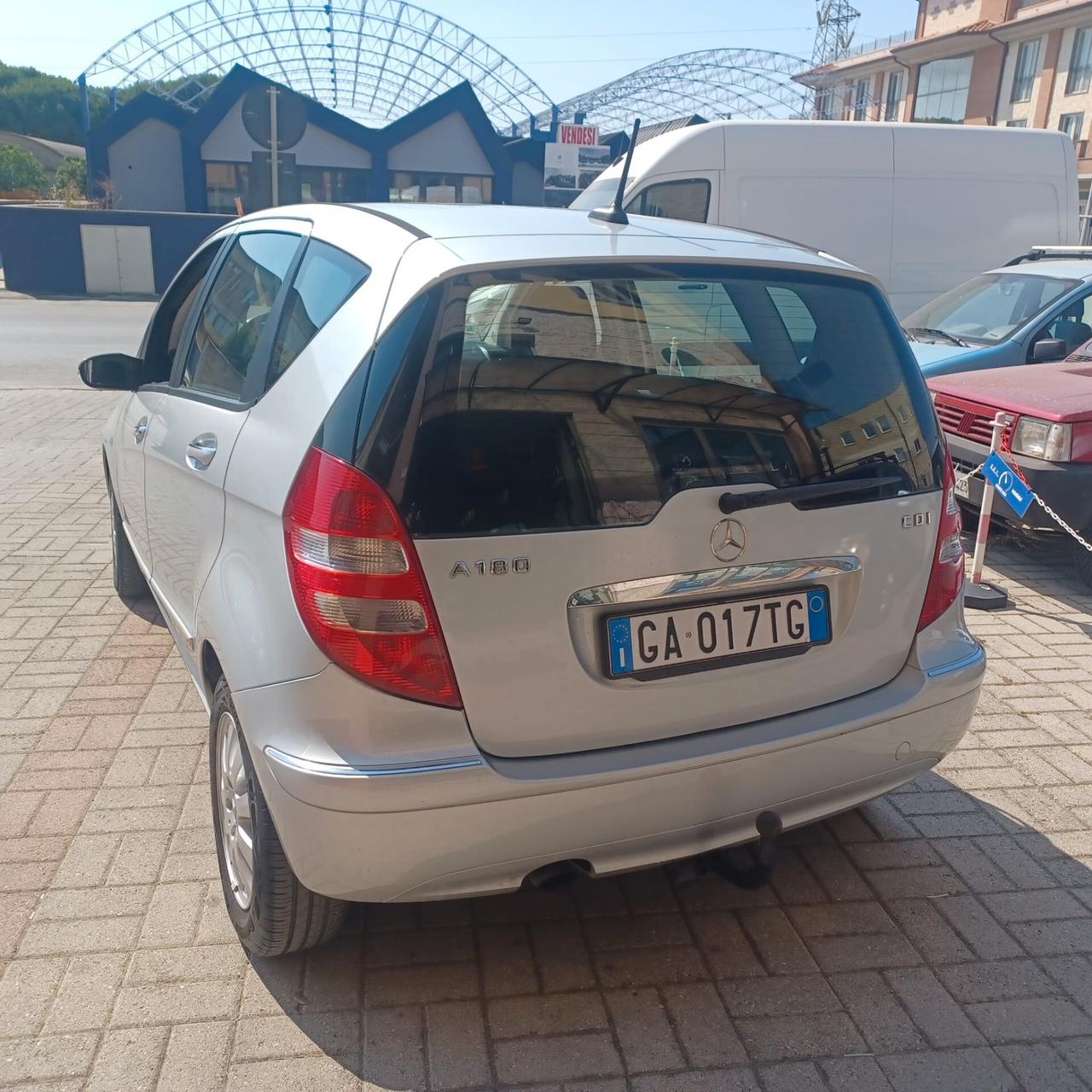 AUTOMATICA NEOPATENTATI CLASSE A 2.0TDI CON GANCIO DI TRAINO