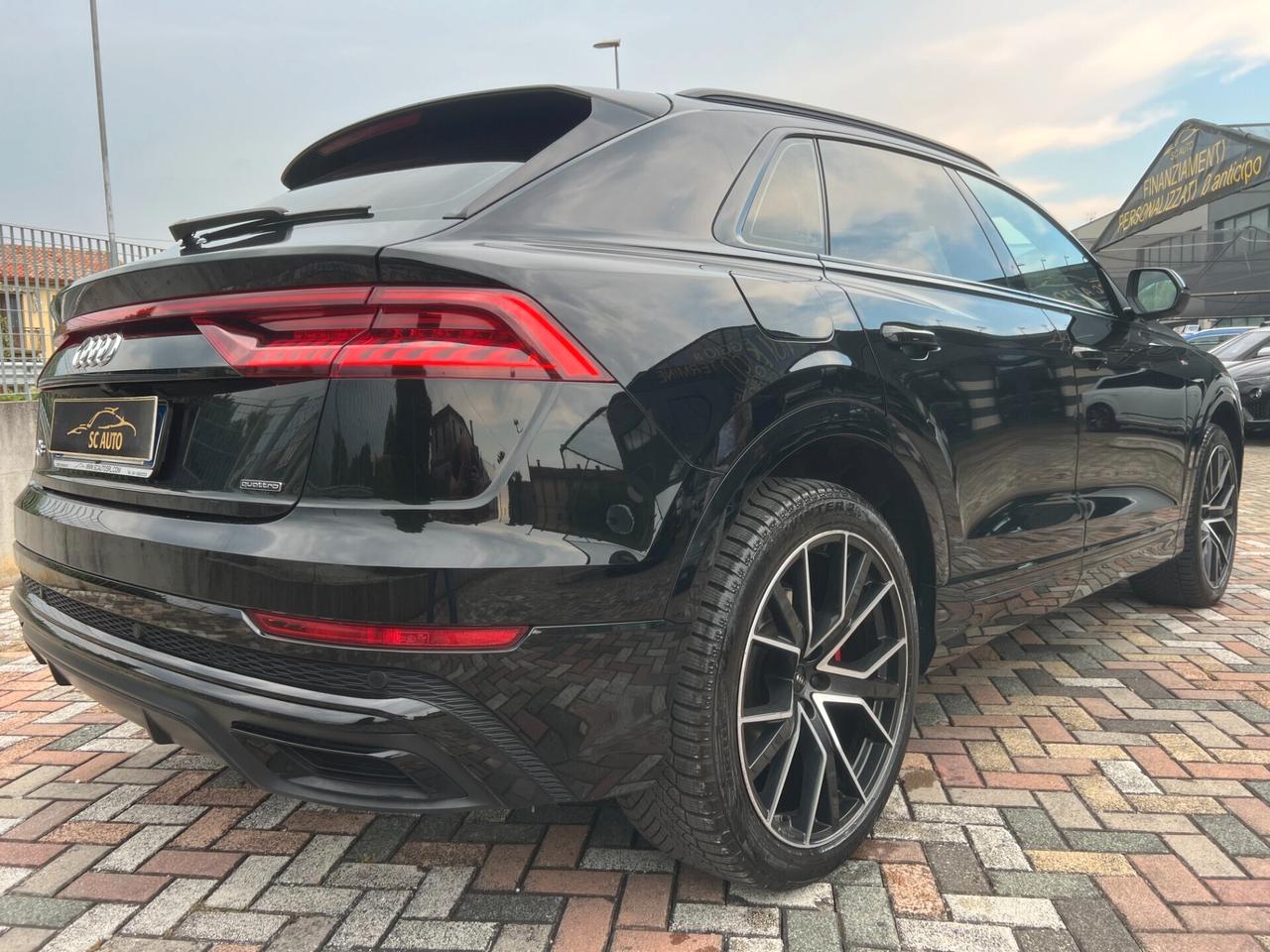 Audi Q8 55 TFSI e quattro tiptronic Sport