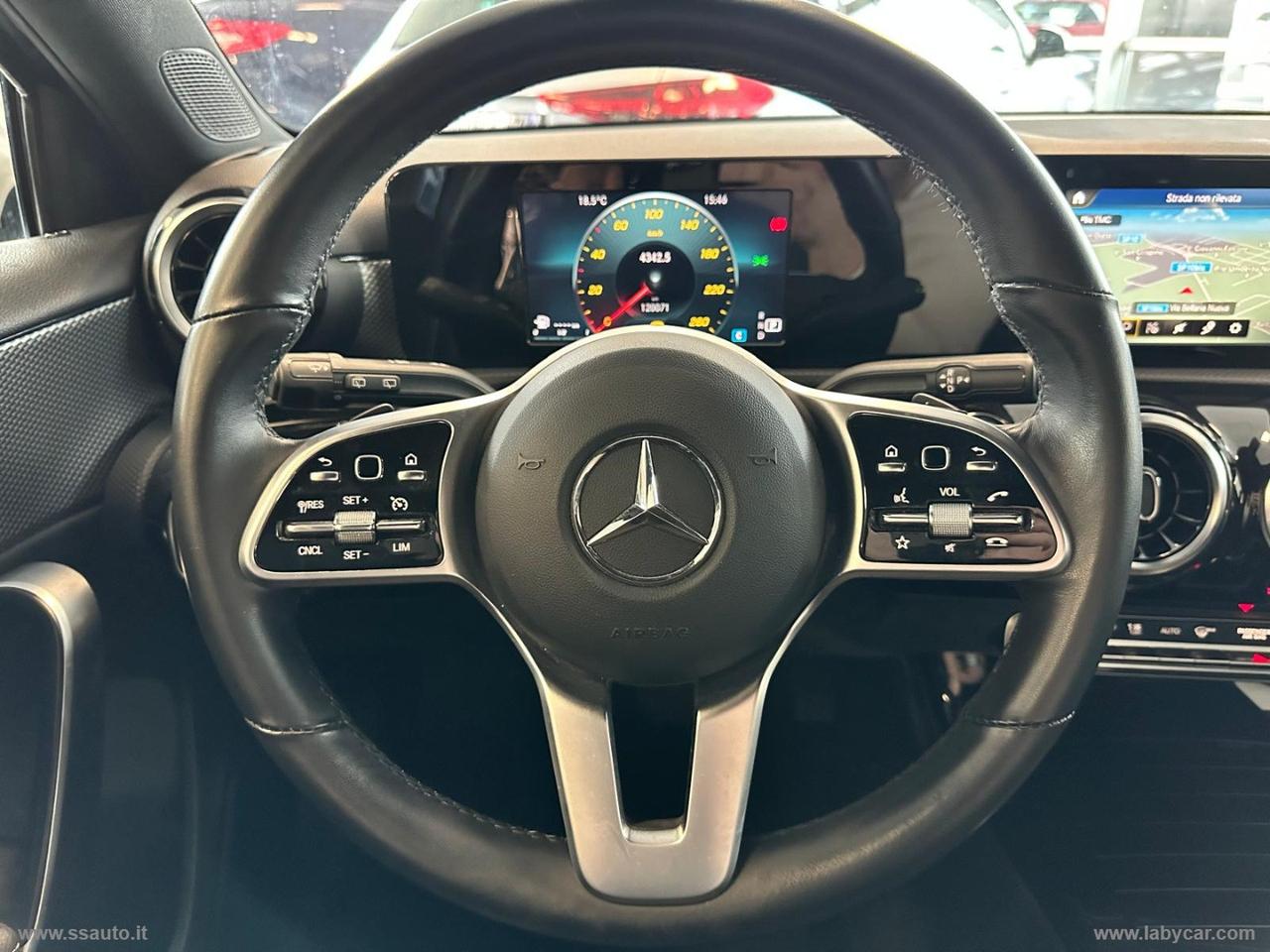 MERCEDES-BENZ A 180 d Automatic Premium