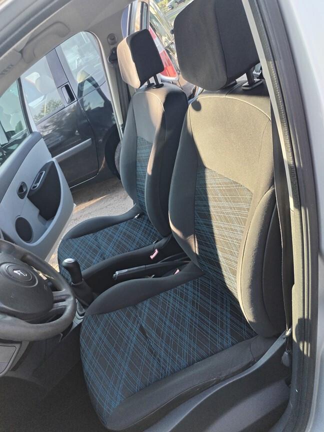 Renault Clio 1.2 16V 5 porte Confort 54000KM DEL 2006 UNIPRO DEL 1941 MANUTENZIONI PRE CONSEGNA