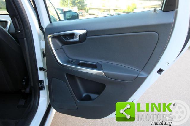 VOLVO XC60 D3 Geartronic R-design Momentum