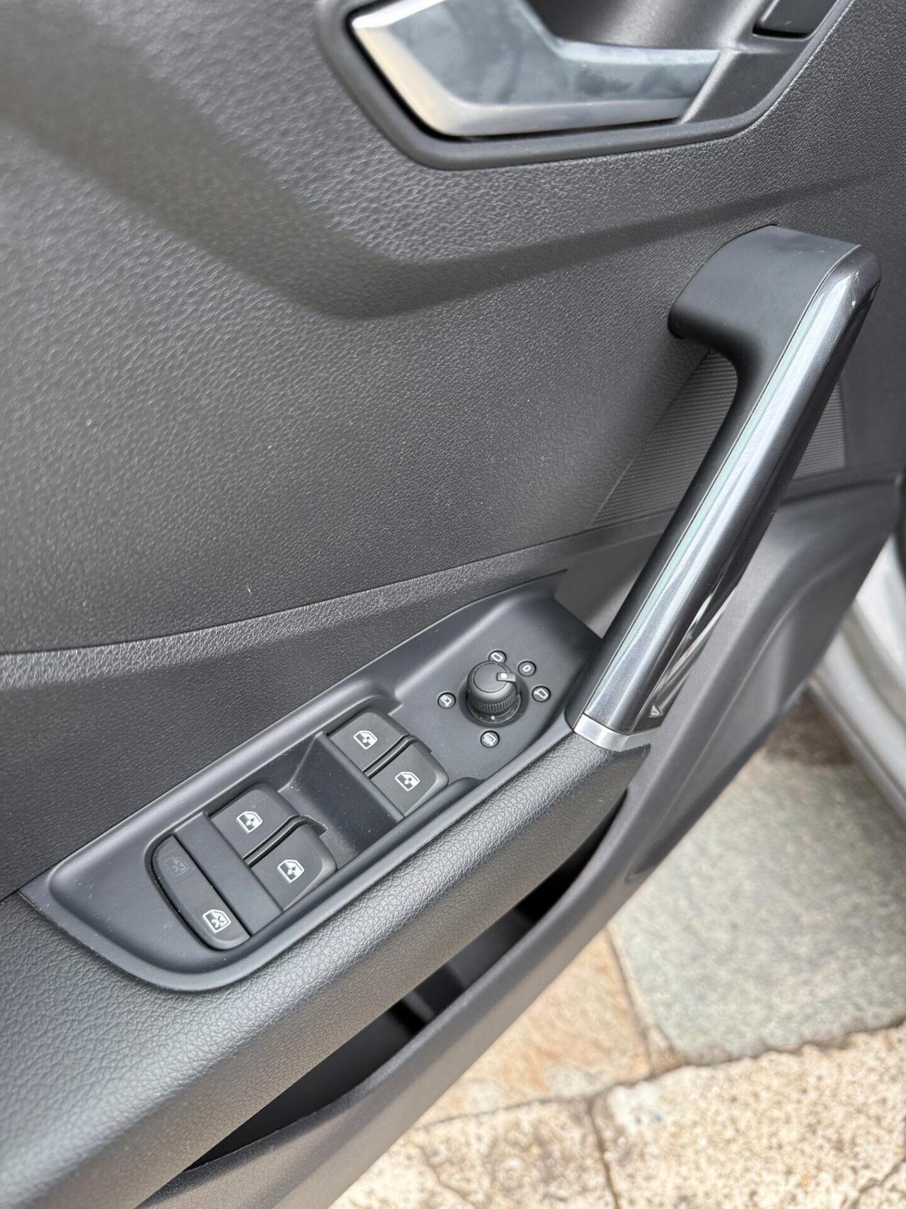 Audi Q2 40 TFSI S tronic Identity Black S Line QUATTRO