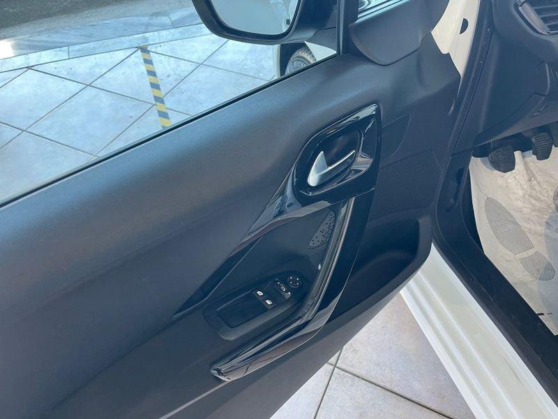 Peugeot 208 1.2 12V VTi 82cv Active