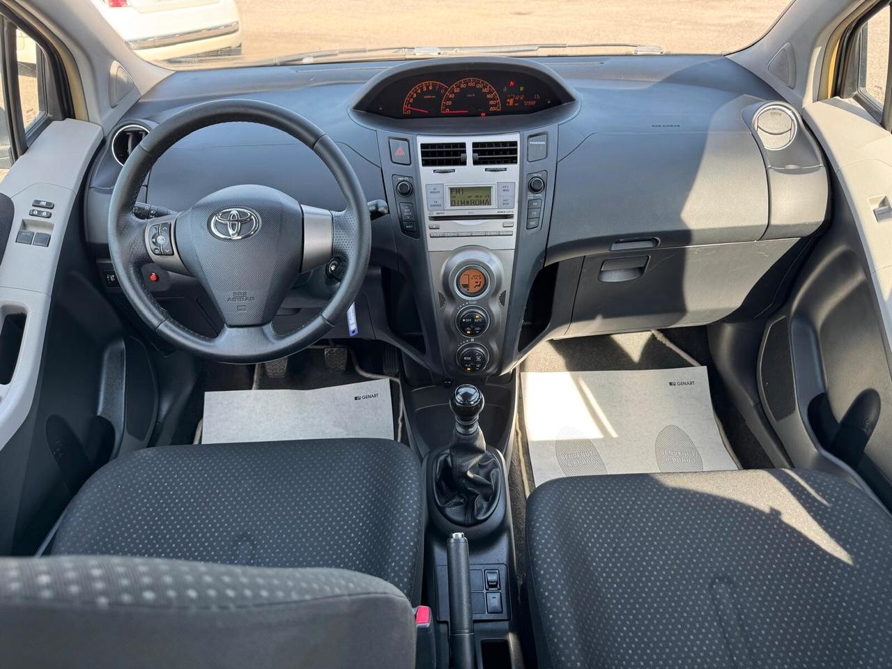 Toyota Yaris 1.3 BENZ 5P SOL KM 72000 - 2011