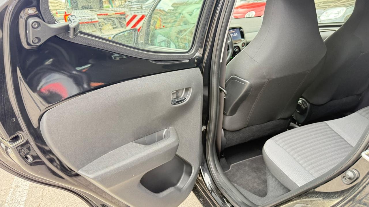Toyota Aygo Connect 1.0 VVT-i 72 CV 5 porte x-cool LED NAVI CAR PLAY PDC BLUETOOTH CERCHI 16