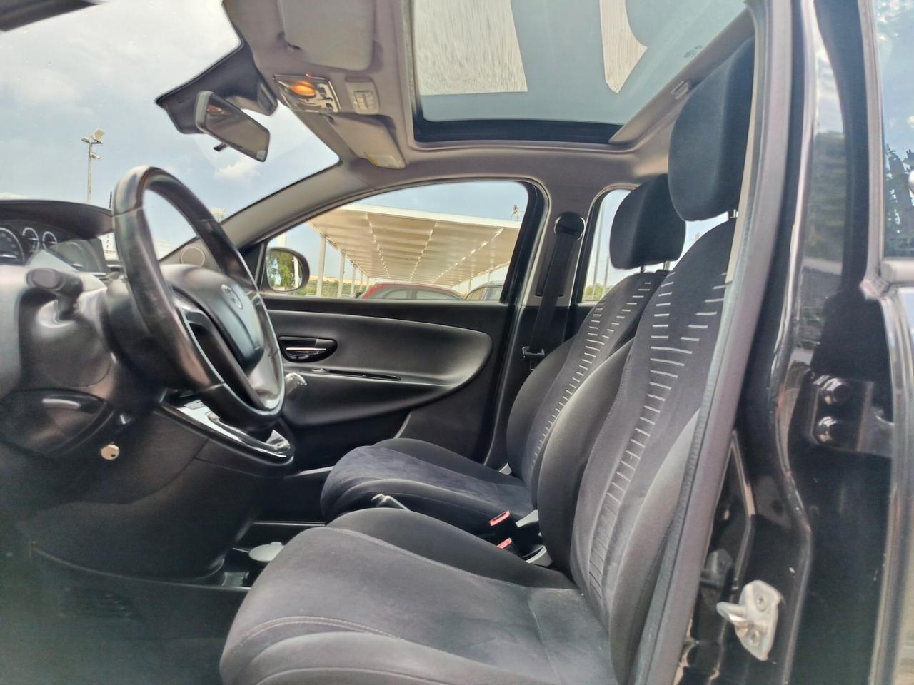Lancia Ypsilon 1.3 MJT 16V 95 CV 5 porte S&S Platinum Tetto apribile