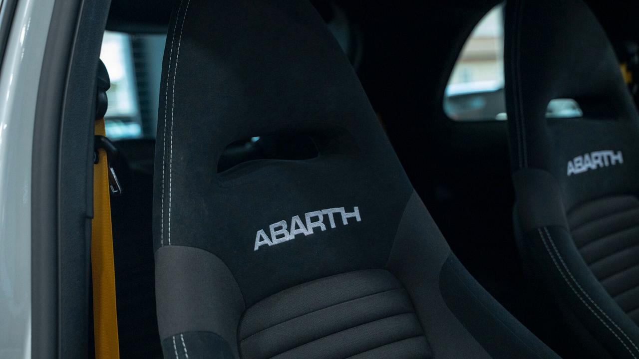 Abarth 695 1.4 TJET 180CV COMPETIZIONE CARBONIO BREMBO SABELT FULL OPTIONAL