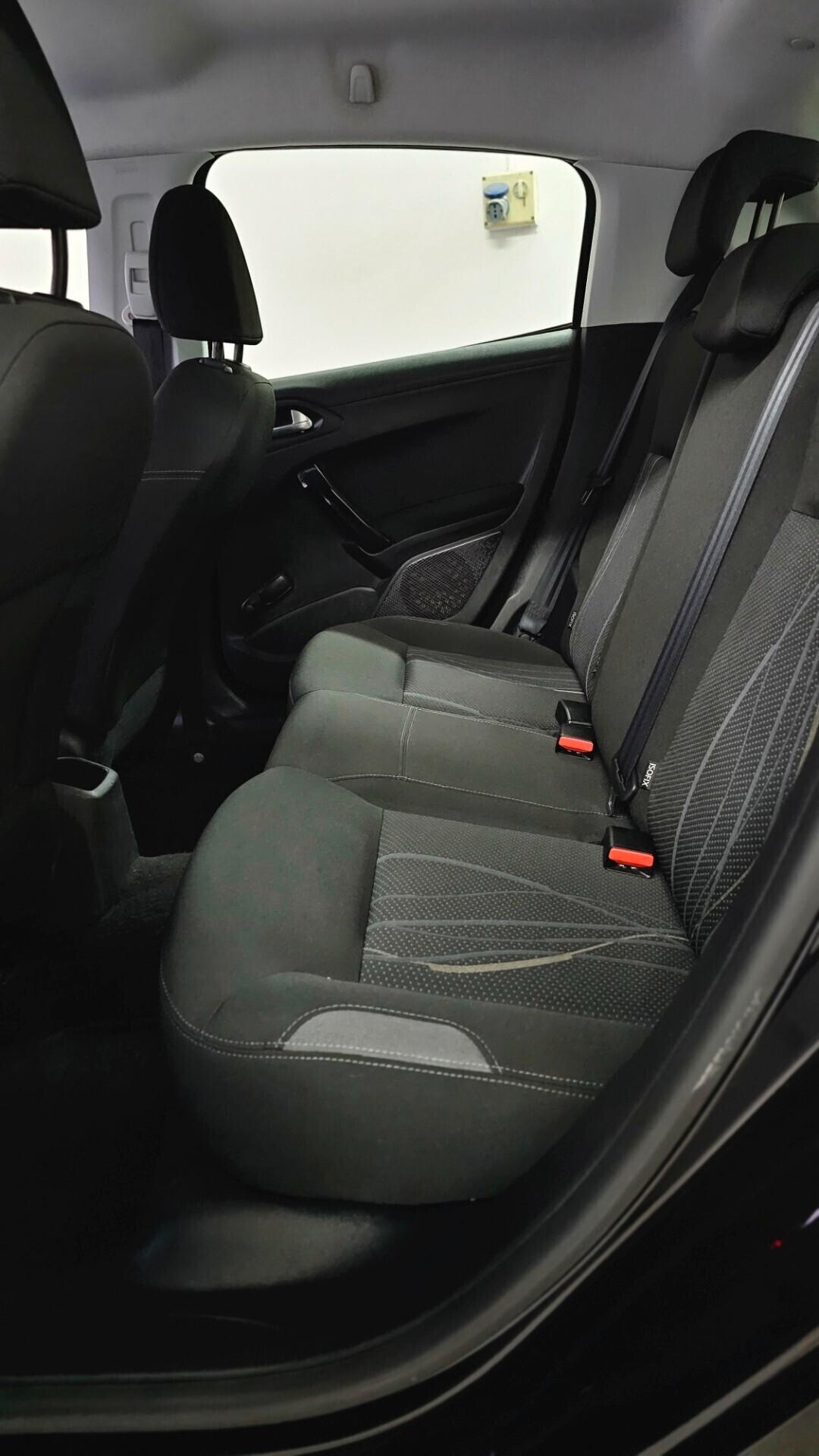 Peugeot 208 1.4 HDi 68 CV 5 porte