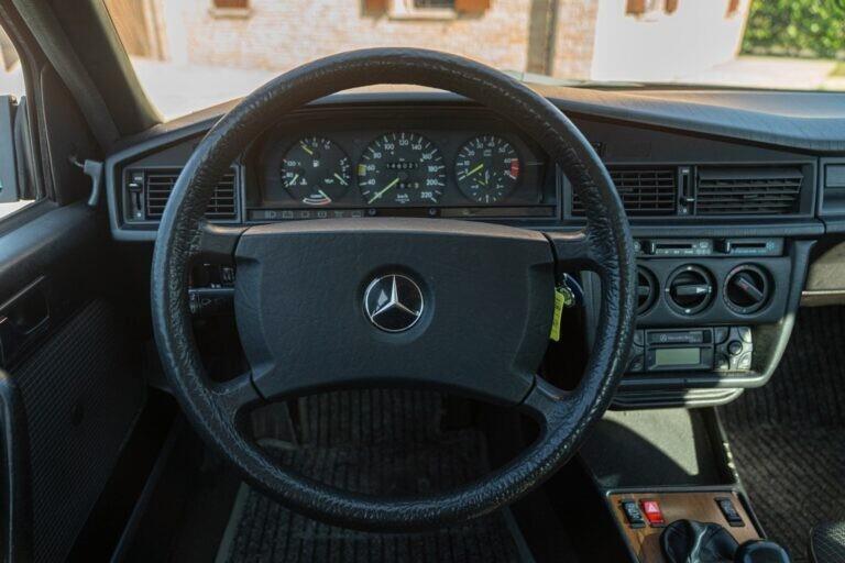 1988 MERCEDES-BENZ 190 E - MER00293