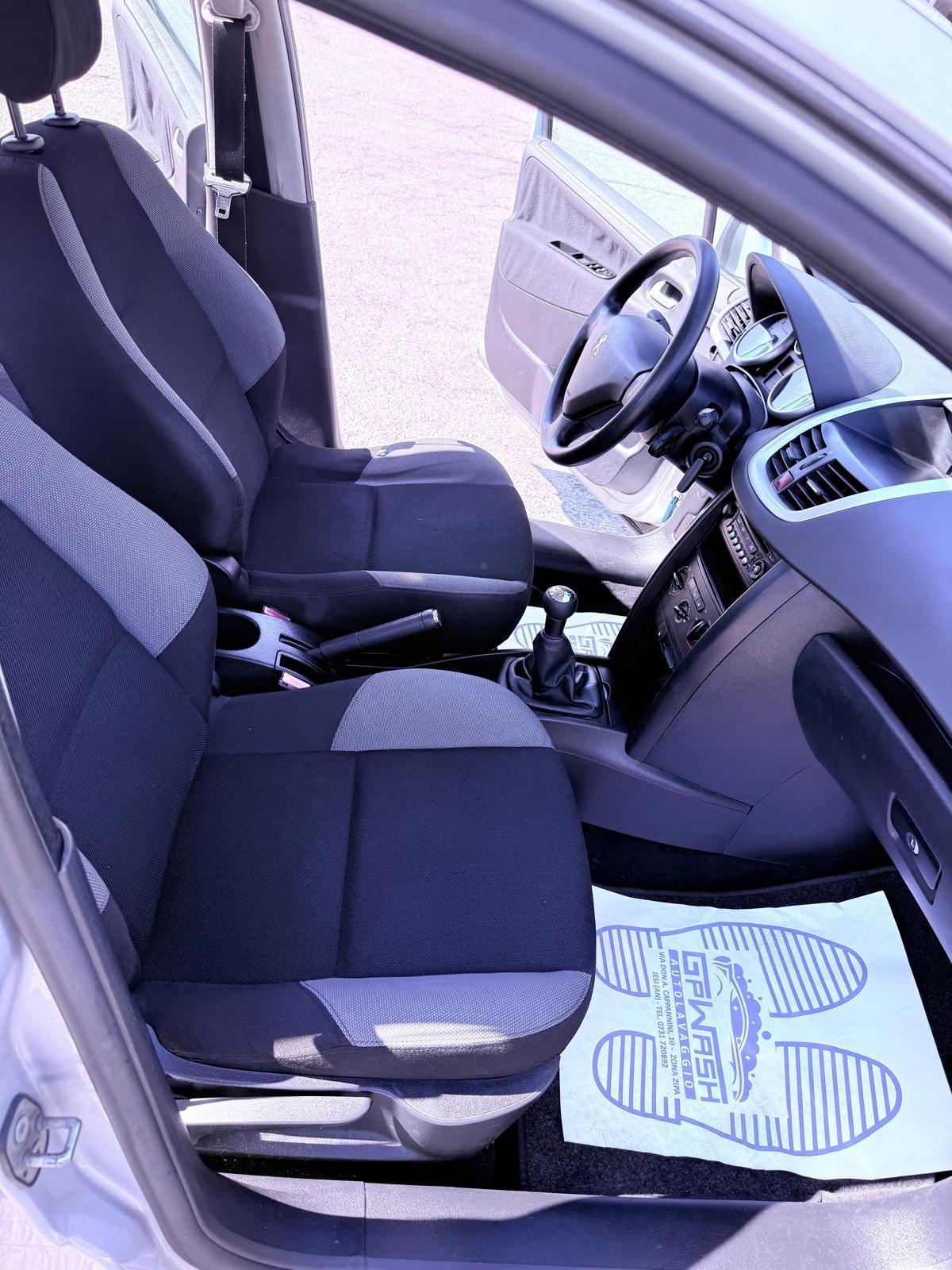 Peugeot 207 1.4 HDi 70CV 5p. Ok neopatentati