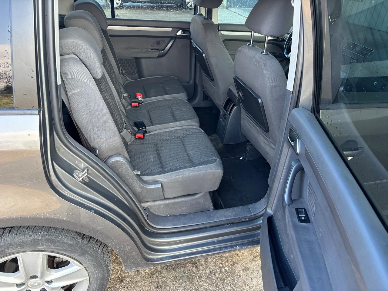 Volkswagen Touran 1.6 TDI.7 posti.Problemi motore