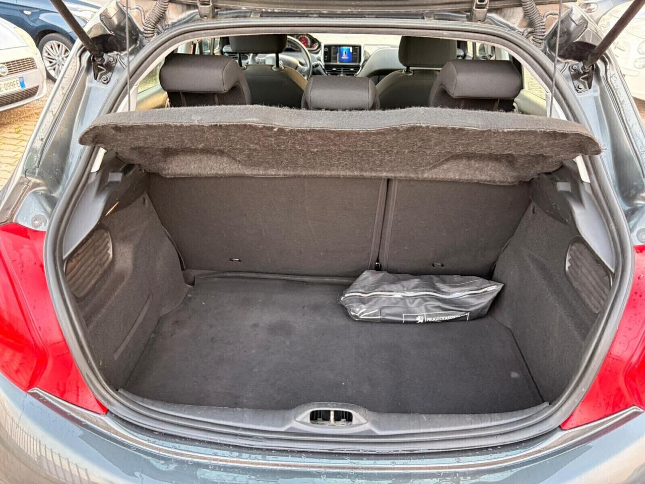 Peugeot 208 1.4 HDi 68 CV 5 porte Allure