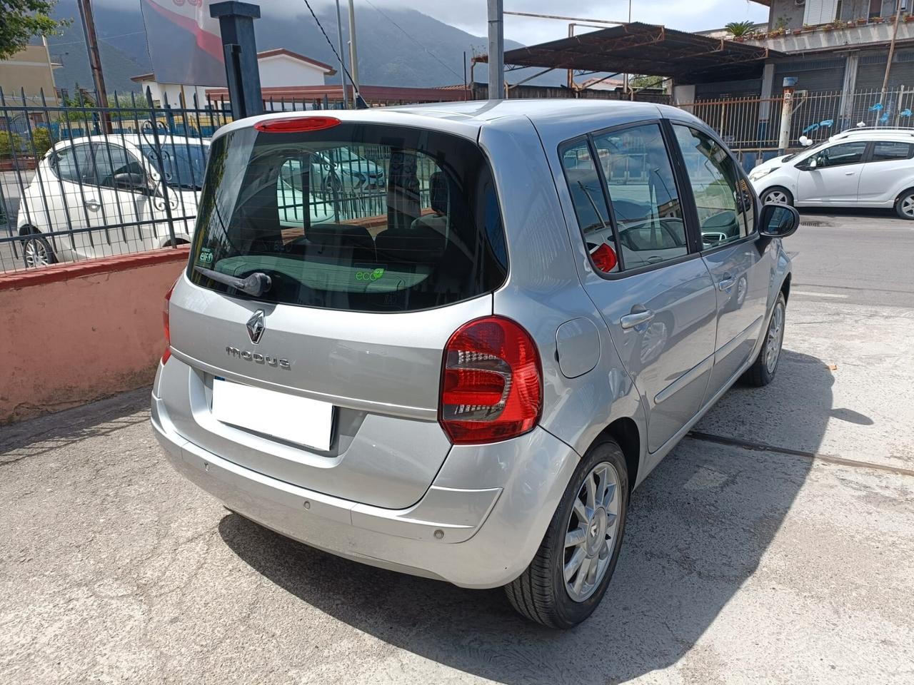 Renault Modus 1.2 16V Dynamique Automatic