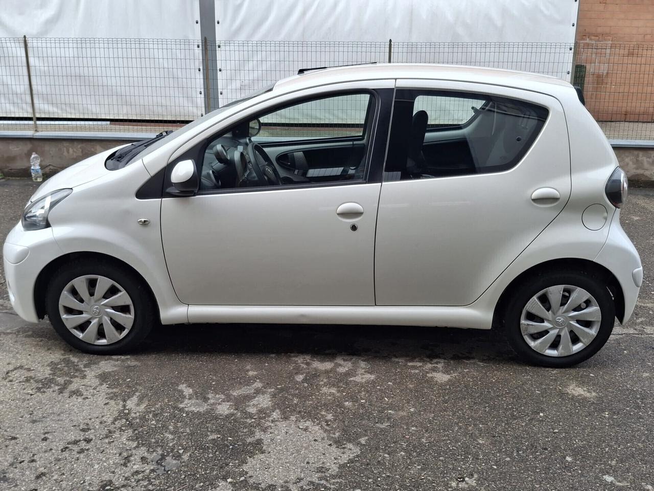 Toyota Aygo 1.0 12V VVT-i 5 porte Cool Soda Connect