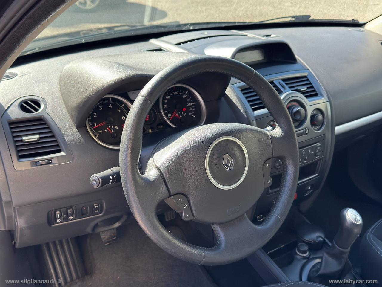 RENAULT Mégane 1.6 SporTour Dynamique