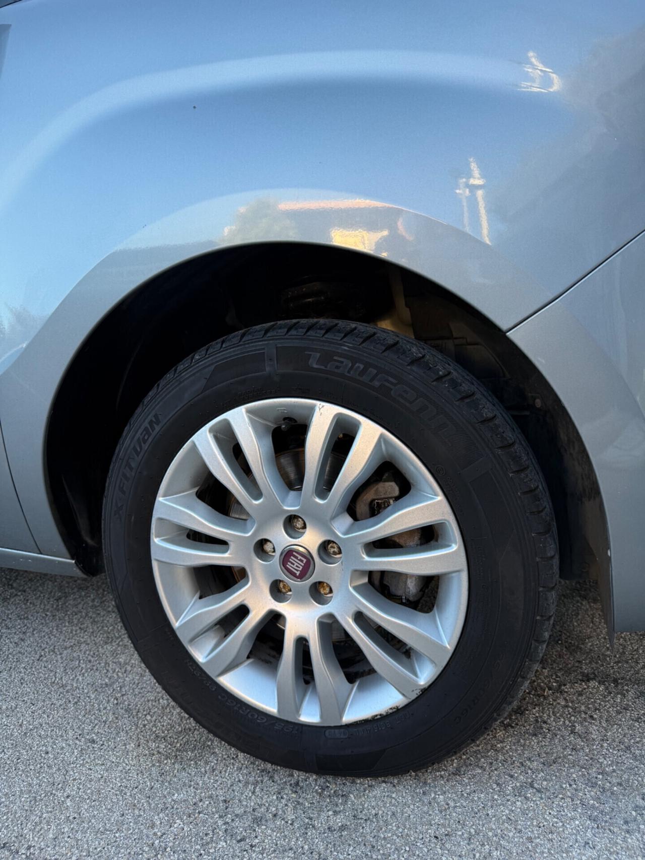 Fiat Doblo Doblò 1.6 MJT 16V Emotion,clima,sensori di parcheggio,cerchi in lega,comandi al volante,ecc.