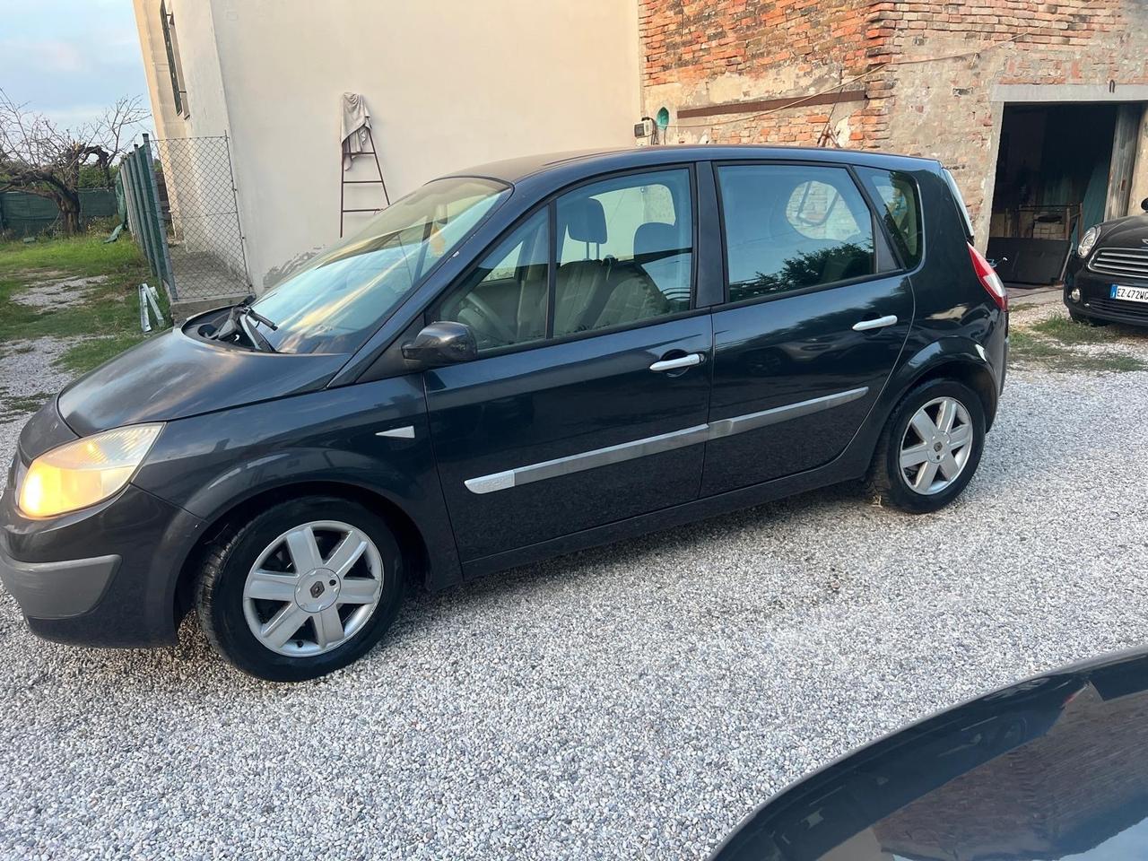 Renault Scenic Grand Scénic 1.9 dCi/130CV Pack