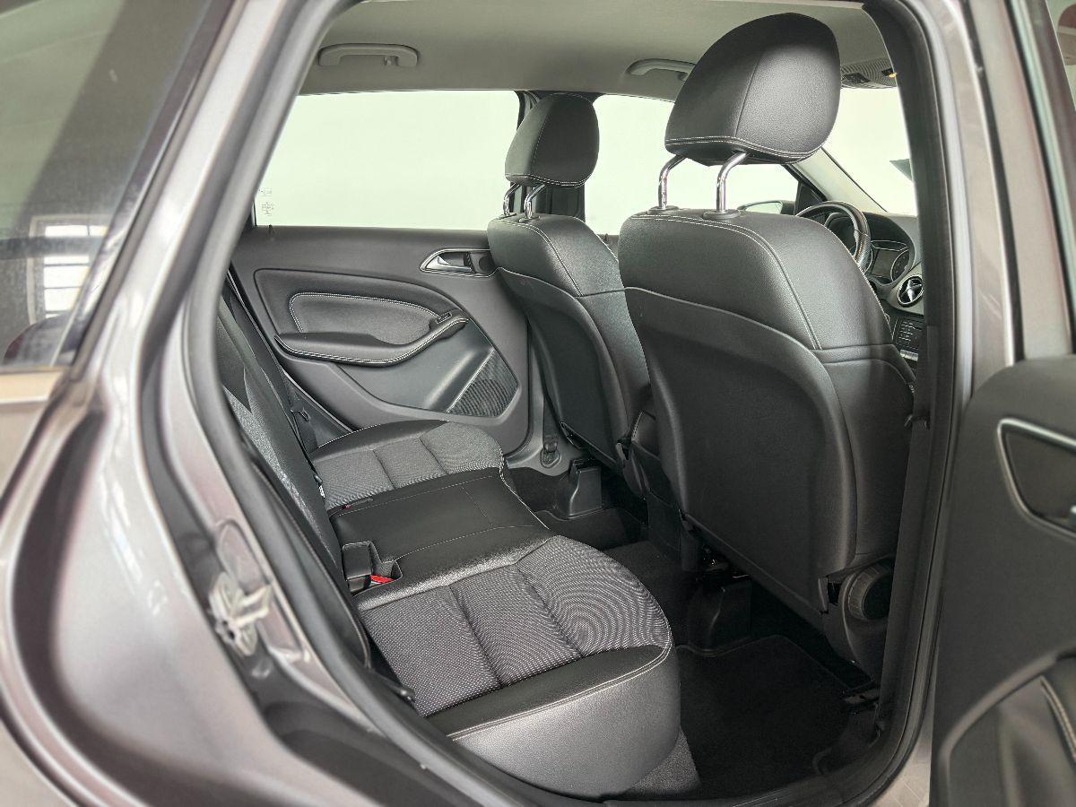 MERCEDES - Classe B - 180 Sport