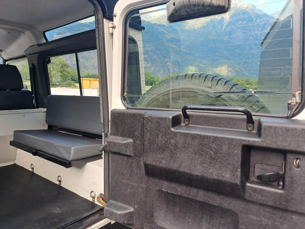 LAND ROVER DEFENDER 90