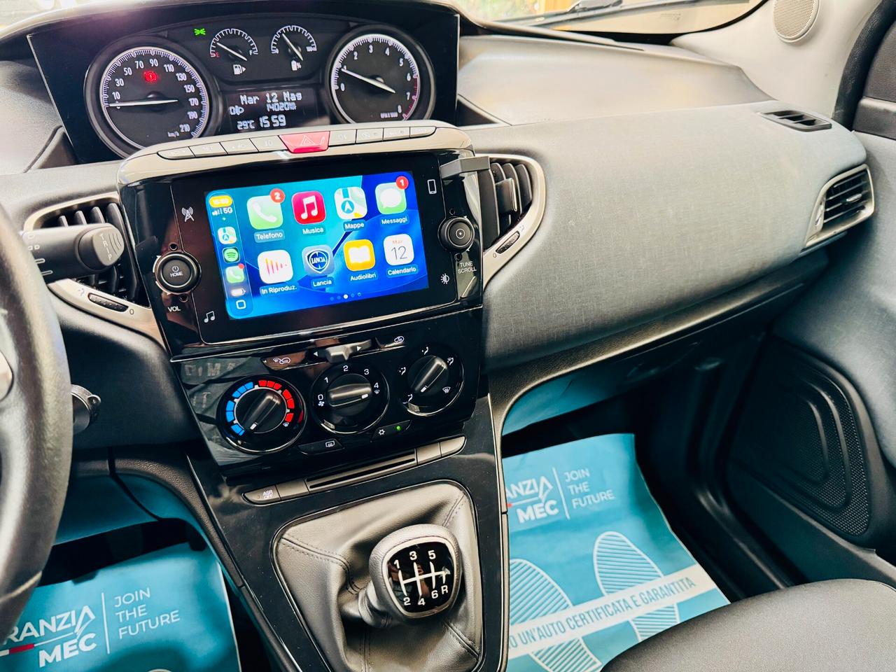 Lancia Ypsilon 1.0 Hybrid Silver / CarPlay S&S