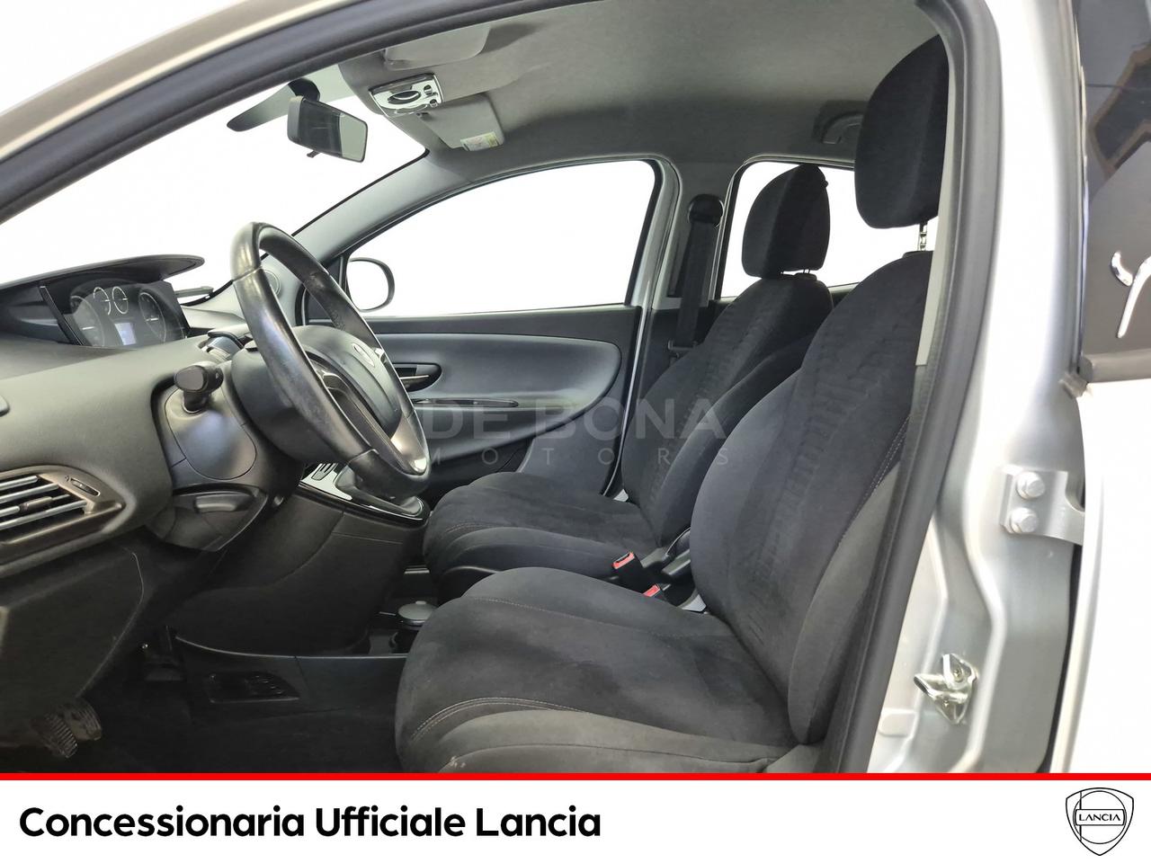 Lancia Ypsilon 1.2 8v silver c/clima 69cv