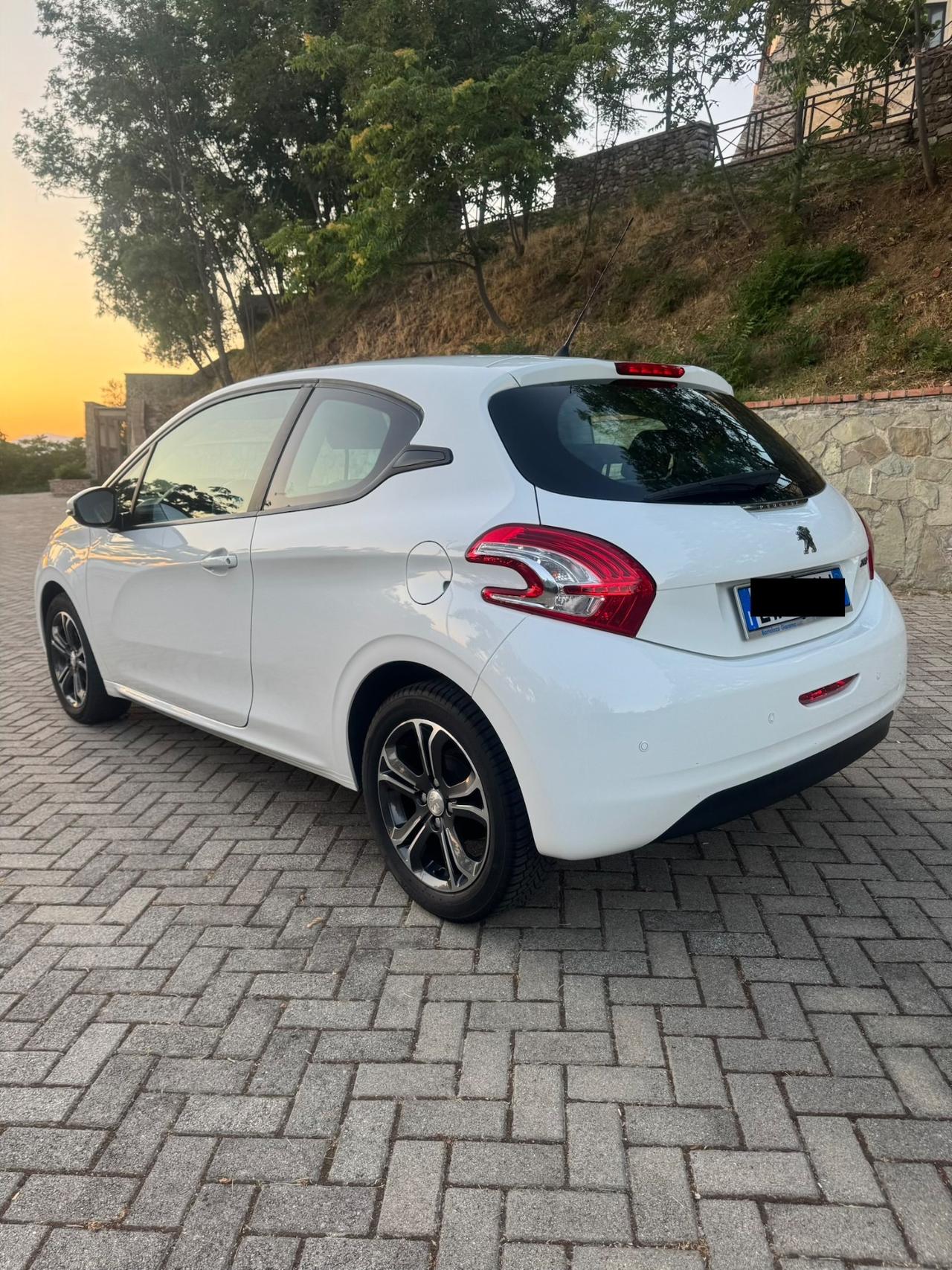 Peugeot 208 1.4 HDi 68Cv 3Porte *ALLURE* 2014