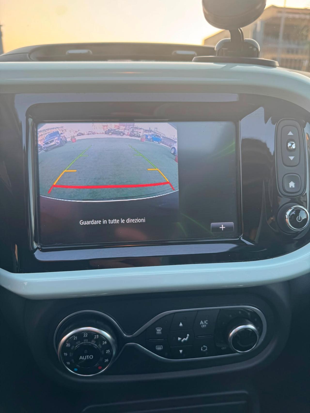 Renault Twingo SCe EDC La Parisienne