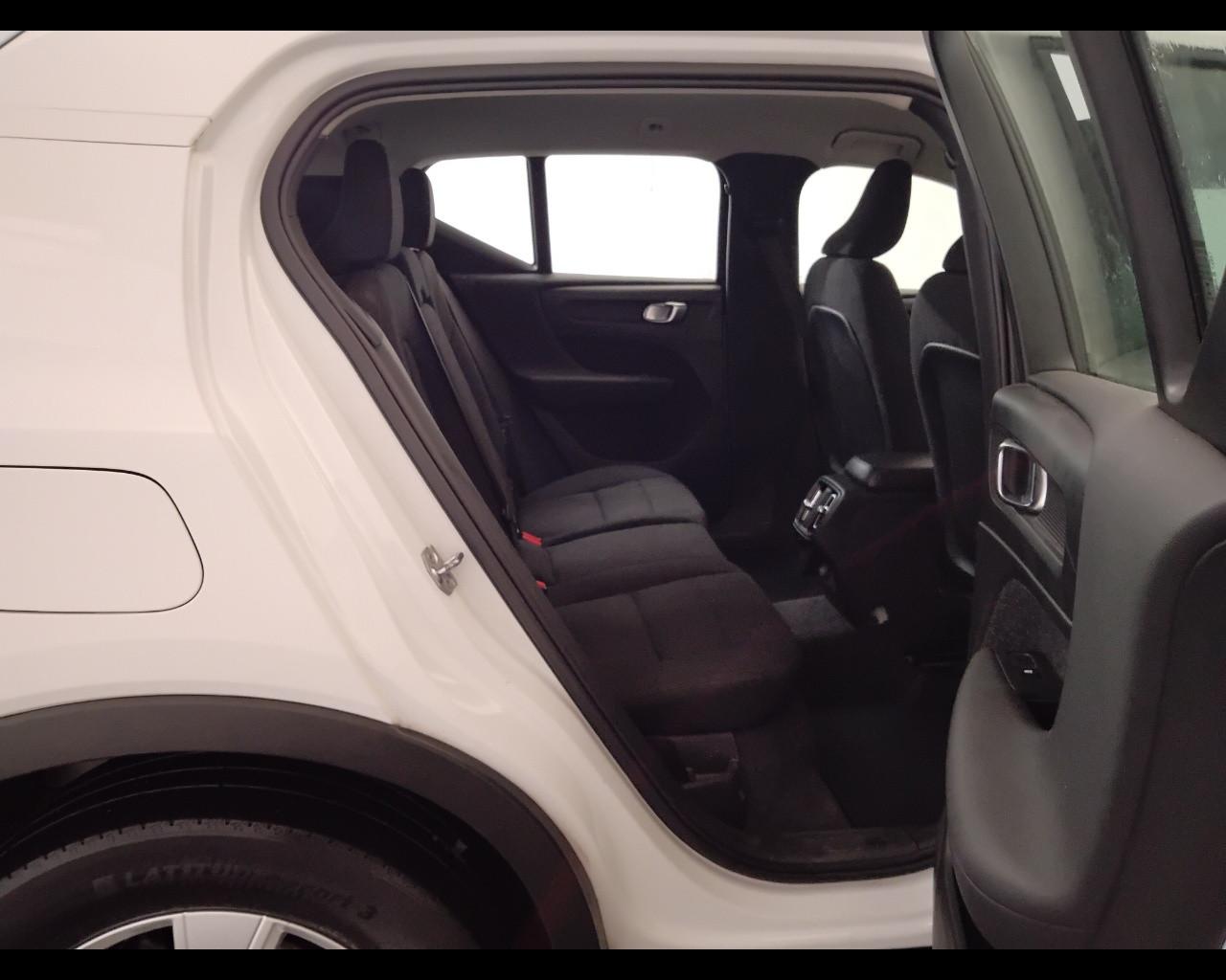 VOLVO XC40 - XC40 1.5 t3 Momentum Core 163cv my21