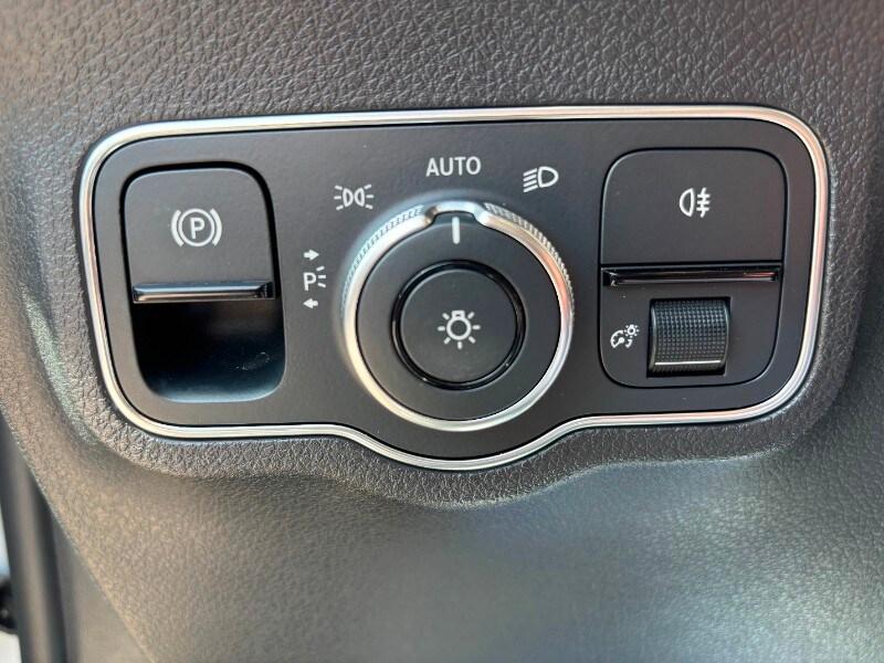 MERCEDES GLB (X247) GLB 200 d Automati...