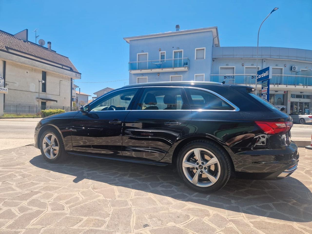 Audi A4 Avant 30 TDI/136 CV S tronic S line edition