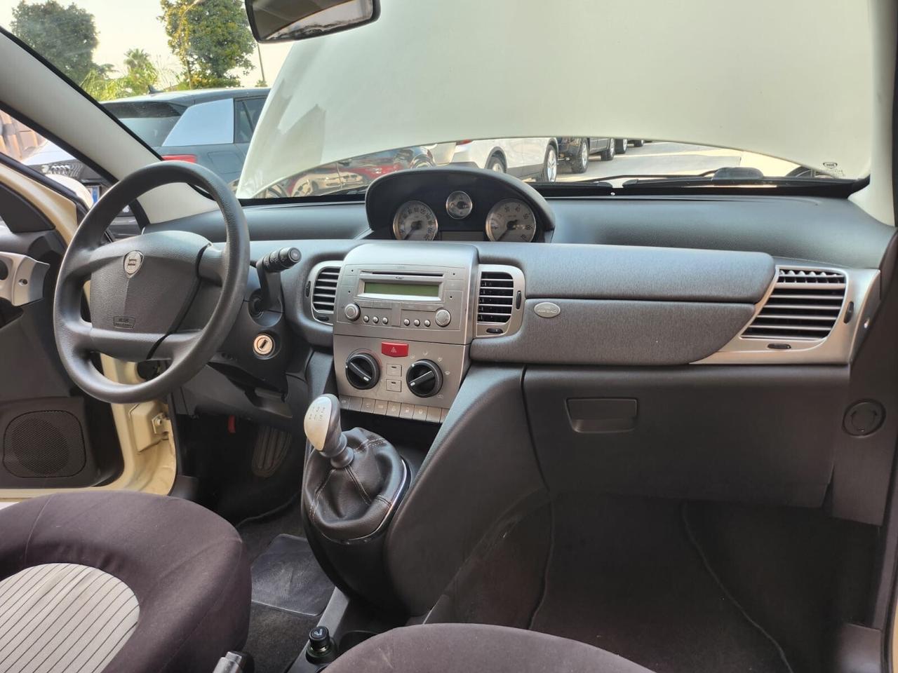 Lancia Ypsilon 1.2 Oro Bianco