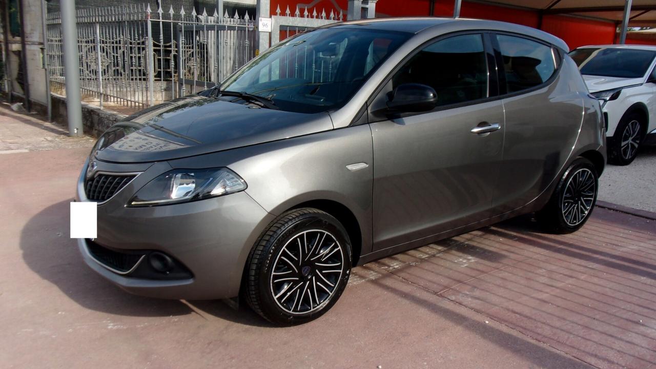 Lancia Ypsilon 1.0 FireFly 5 porte S&S Hybrid Ecochic Gold