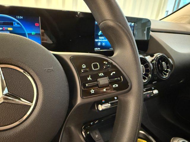 MERCEDES-BENZ B 180 d Assist Radio Park Assist Clima