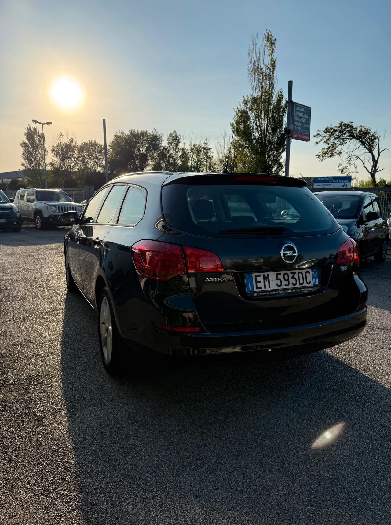 Opel Astra 1.4 100CV 5 porte Cosmo