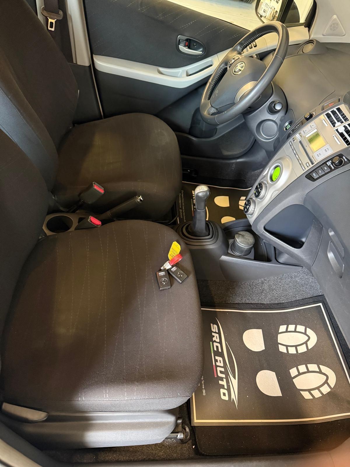 Toyota Yaris 1.0 5 porte Sol
