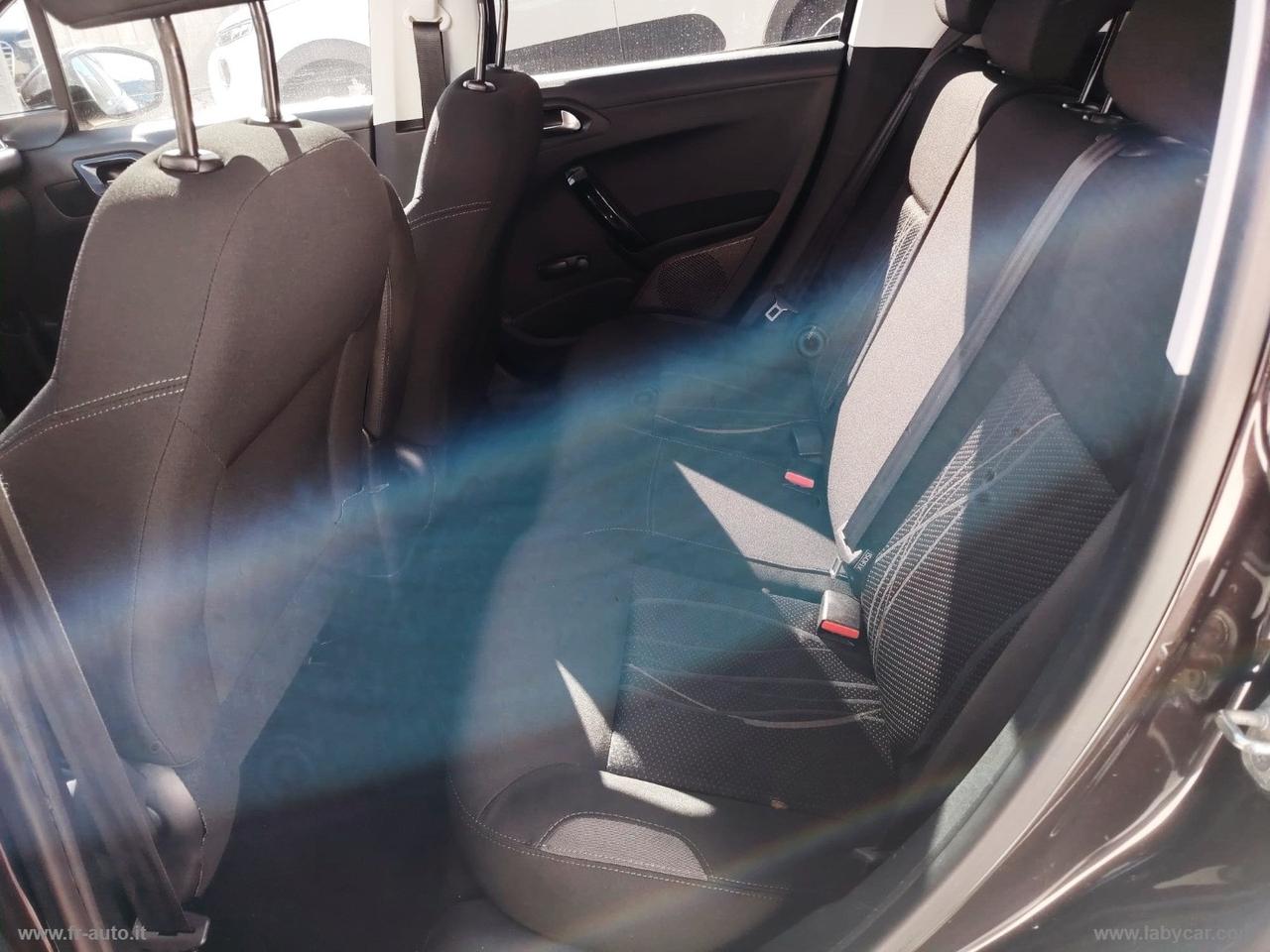 PEUGEOT 208 1.2 VTi 82 CV 5p. Allure