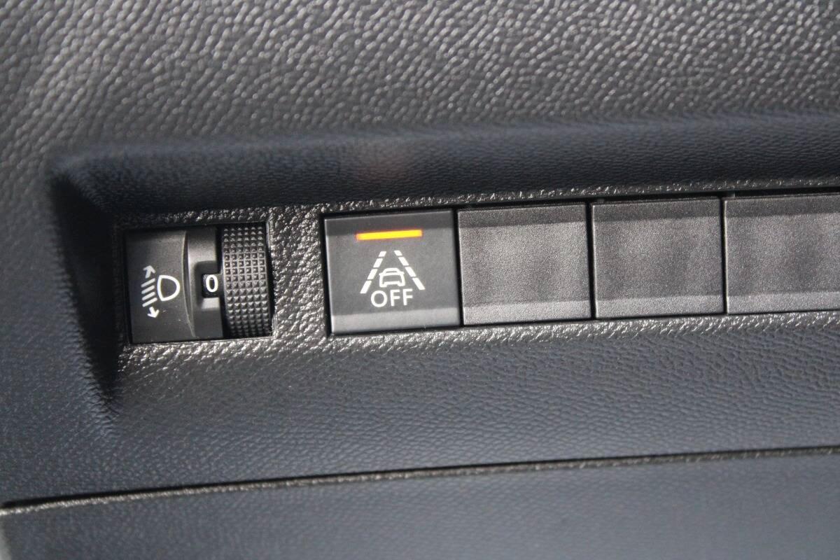 Peugeot 208 1.2 puretech Active Pack s&s 75cv Con NAVIGATORE