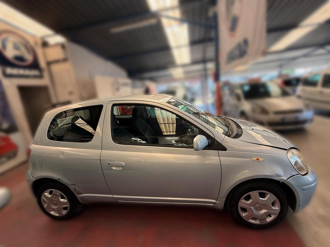 Toyota Yaris 1.0i 16V cat 3 porte Sol