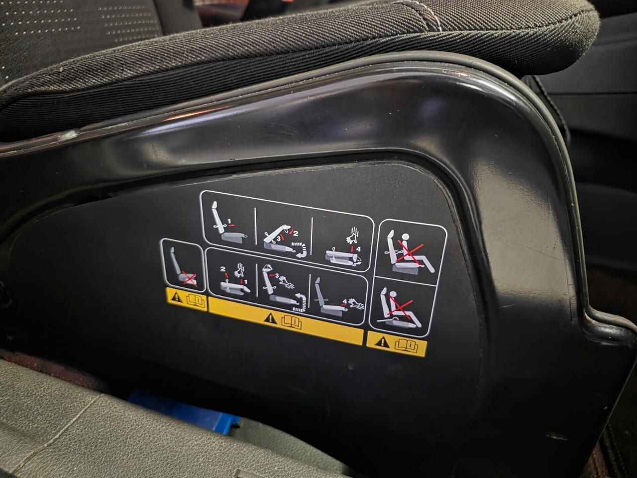 Ford Transit Courier furgone autocarro N1 2posti volume variabile