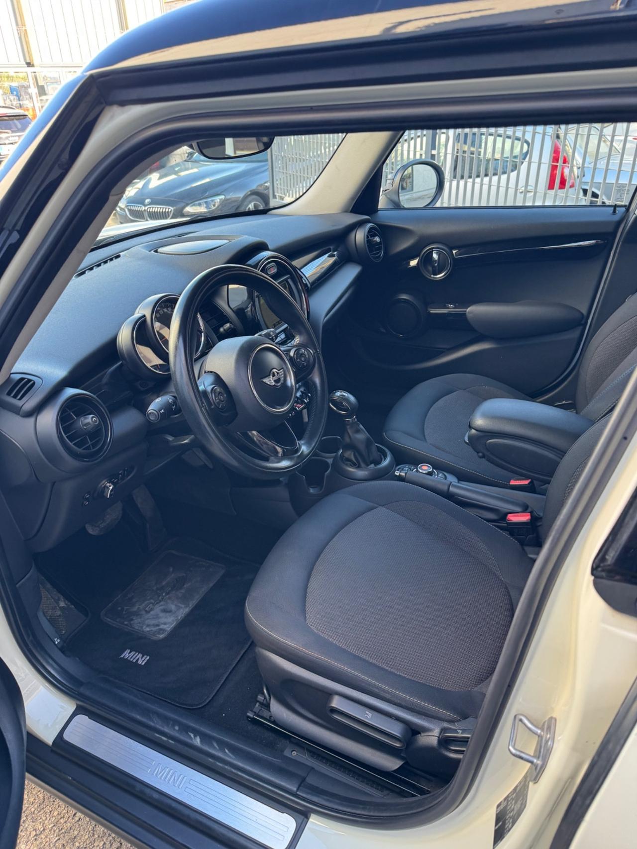 Mini 1.5 Cooper D Business XL 5 porte