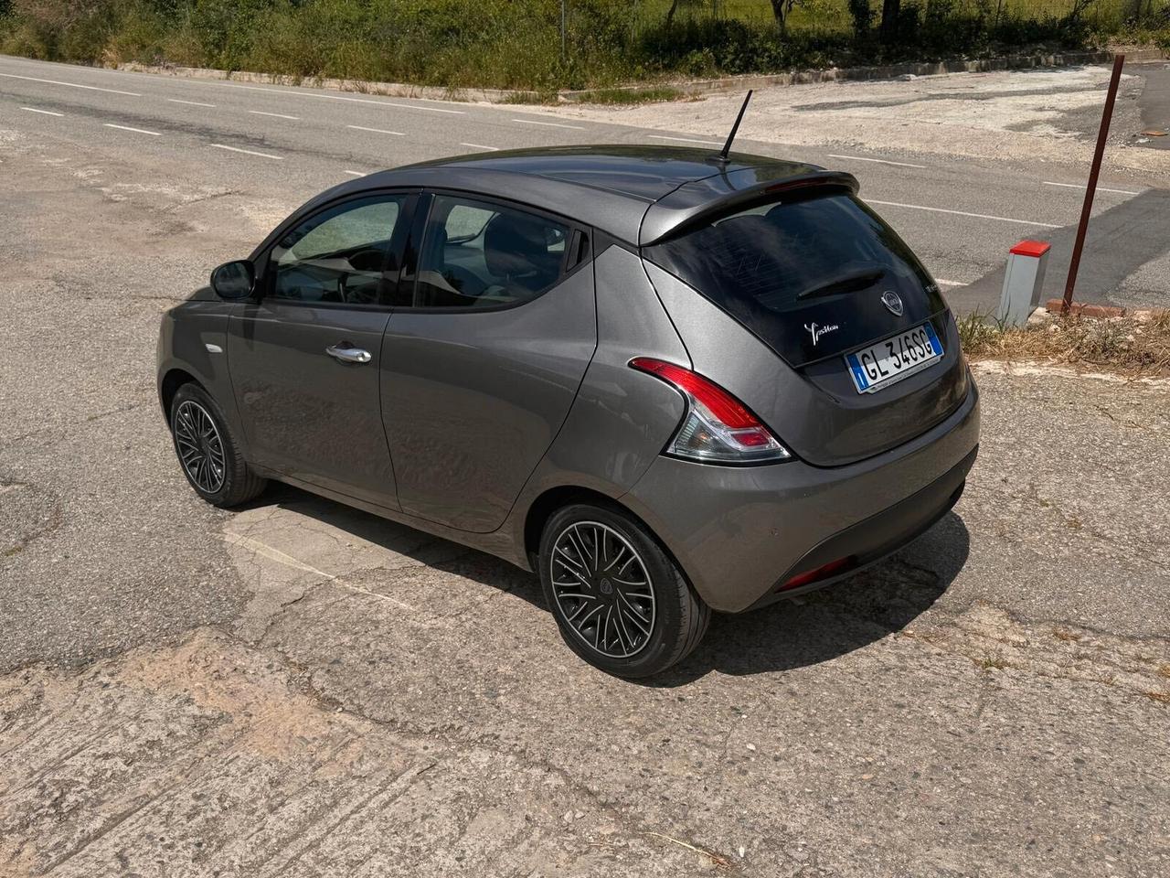 Lancia Ypsilon 1.0 FireFly 5 porte S&S Hybrid Silver Plus