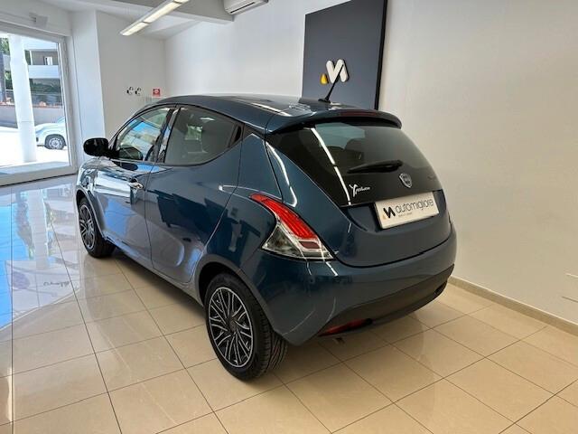 Lancia Ypsilon 1.0 FireFly 5 porte S&S Hybrid Ecochic Silver