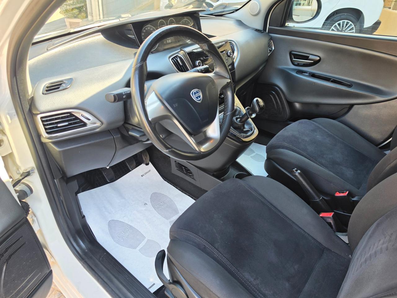 Lancia Ypsilon 1.2 69 CV 5 porte S&S Silver