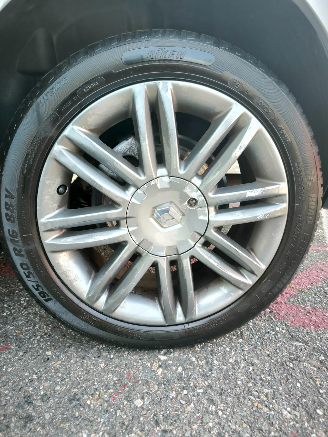 Renault Clio 1.2 16V 5 porte Luxe NEOPATENTATI
