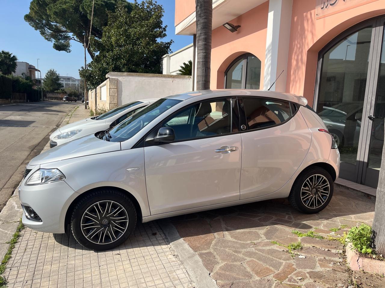 Lancia Ypsilon 1.2 69 CV 5 porte GPL Ecochic Silver
