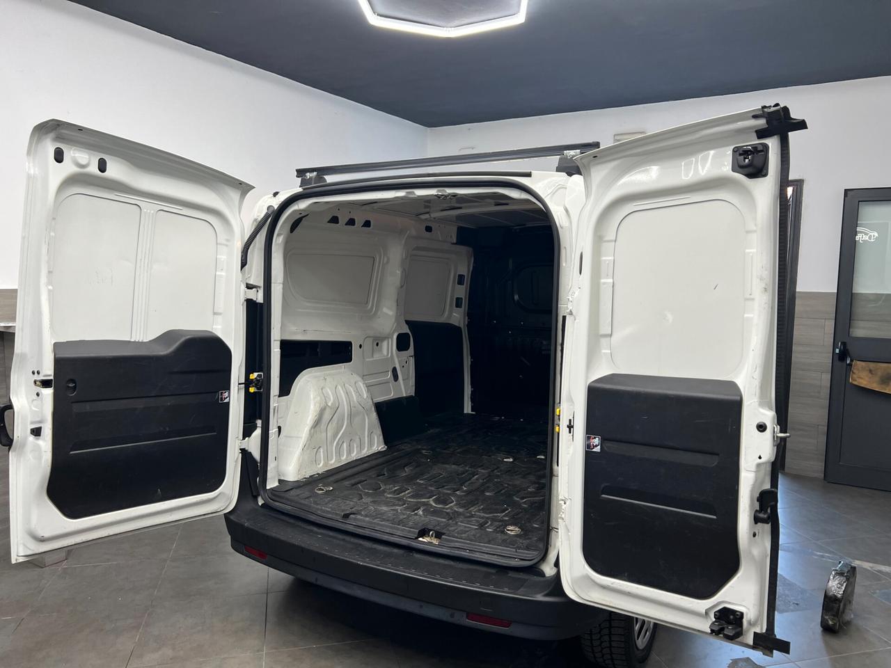 Fiat Doblò 1.6 MJT 105CV S&S PL-TN Cargo Maxi Lounge
