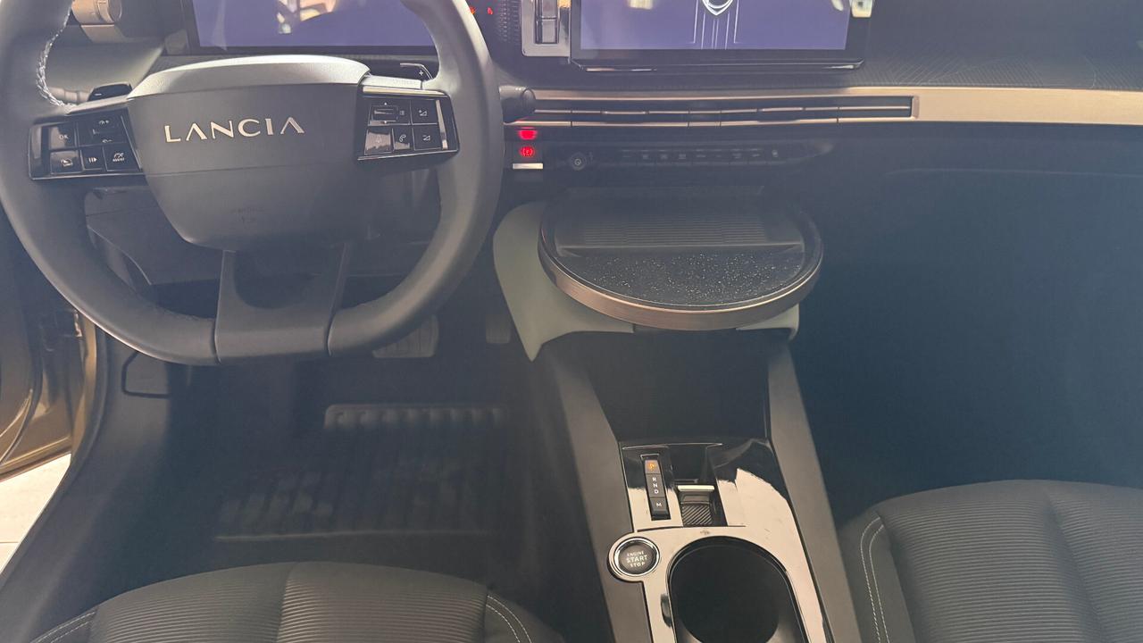 Lancia Ypsilon Hybrid e-DCT