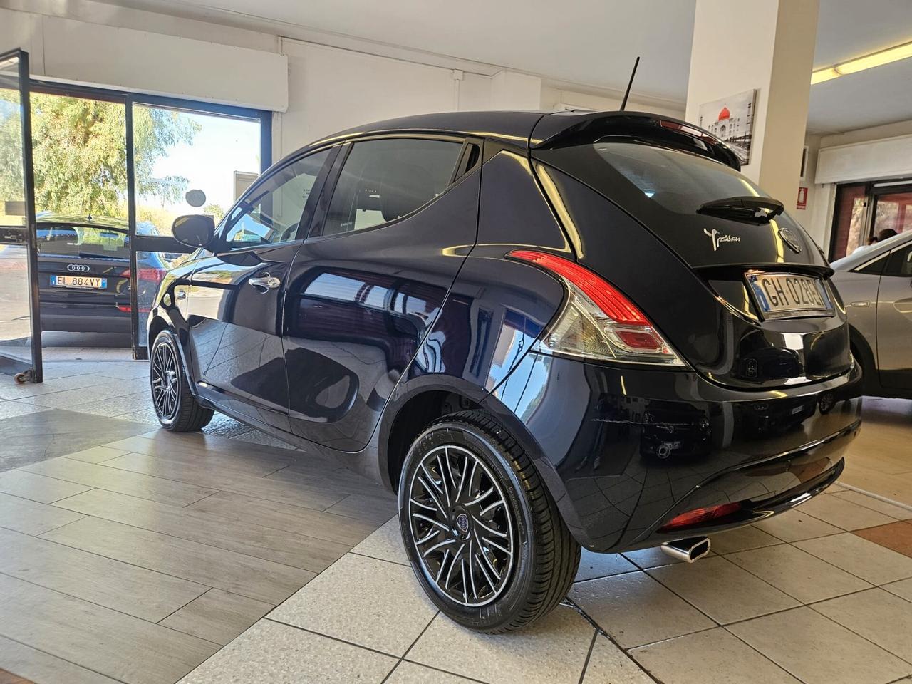Lancia Ypsilon 1.0 Firefly GOLD Benzina/Hybrid S&S 70CV