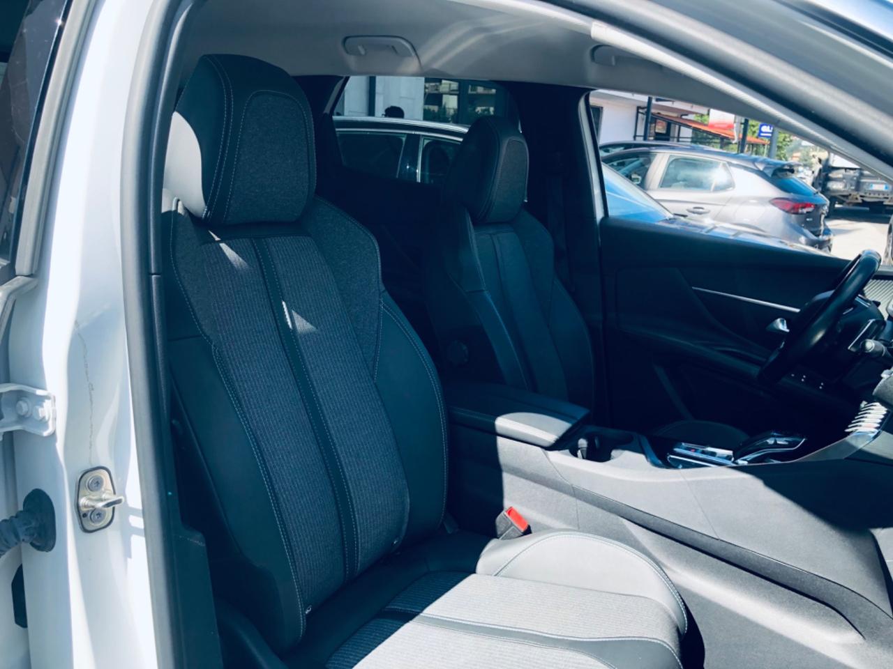 Peugeot 3008 BlueHDi 130 S&S EAT8 Allure