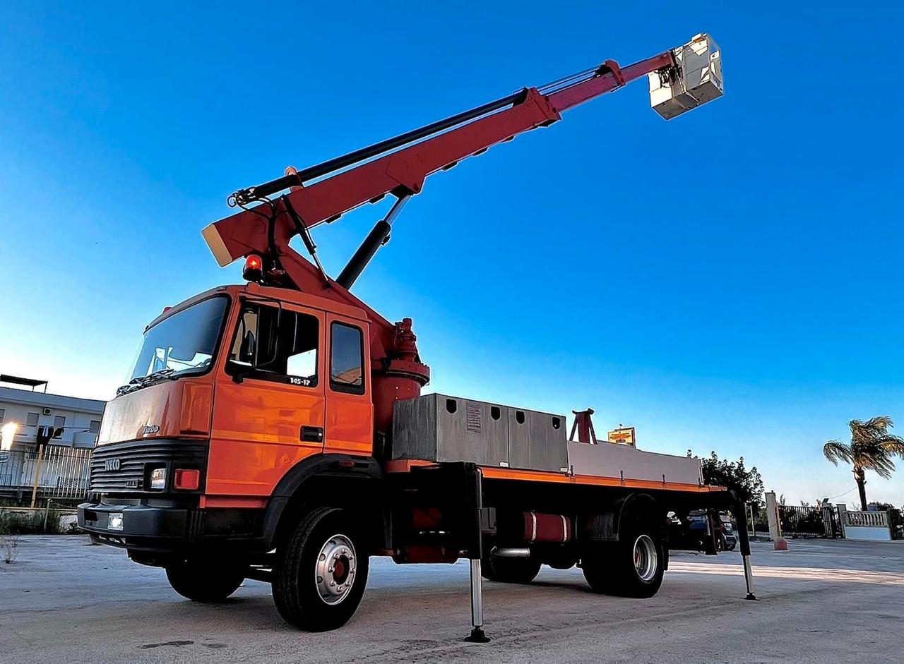 PIATTAFORMA AEREA IVECO 145-17 CESTELLO H. 20MT – SCALIFICIO RIMINESE